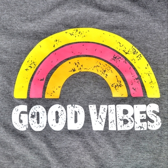 Good Vibes Woman's Tee✌🏻 - Picture 2 of 4
